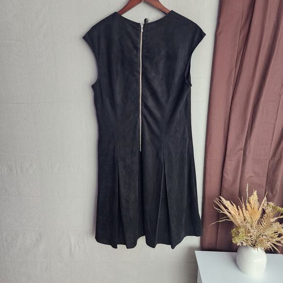 The Limited Collection Women's Dress Size XL Black Faux Suede Leather Sleeveless - Picture 9 of 12